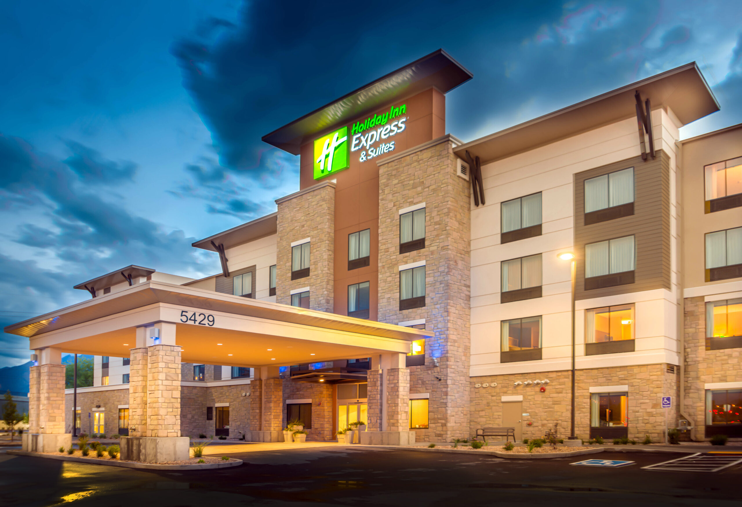 Pennbridge developed the 114-room Holiday Inn Express & Suites in Murray, UT to meet the growing lodging demand of Murray City and Intermountain Medical Center, the 100-acre flagship medical facility for Intermountain Healthcare system.  Also located less than 20 miles from the internationally acclaimed “greatest snow on earth” at Snowbird,… Continue Reading..